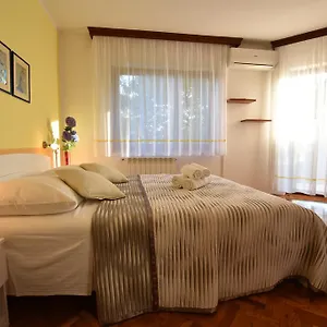Nena Apartment Pula